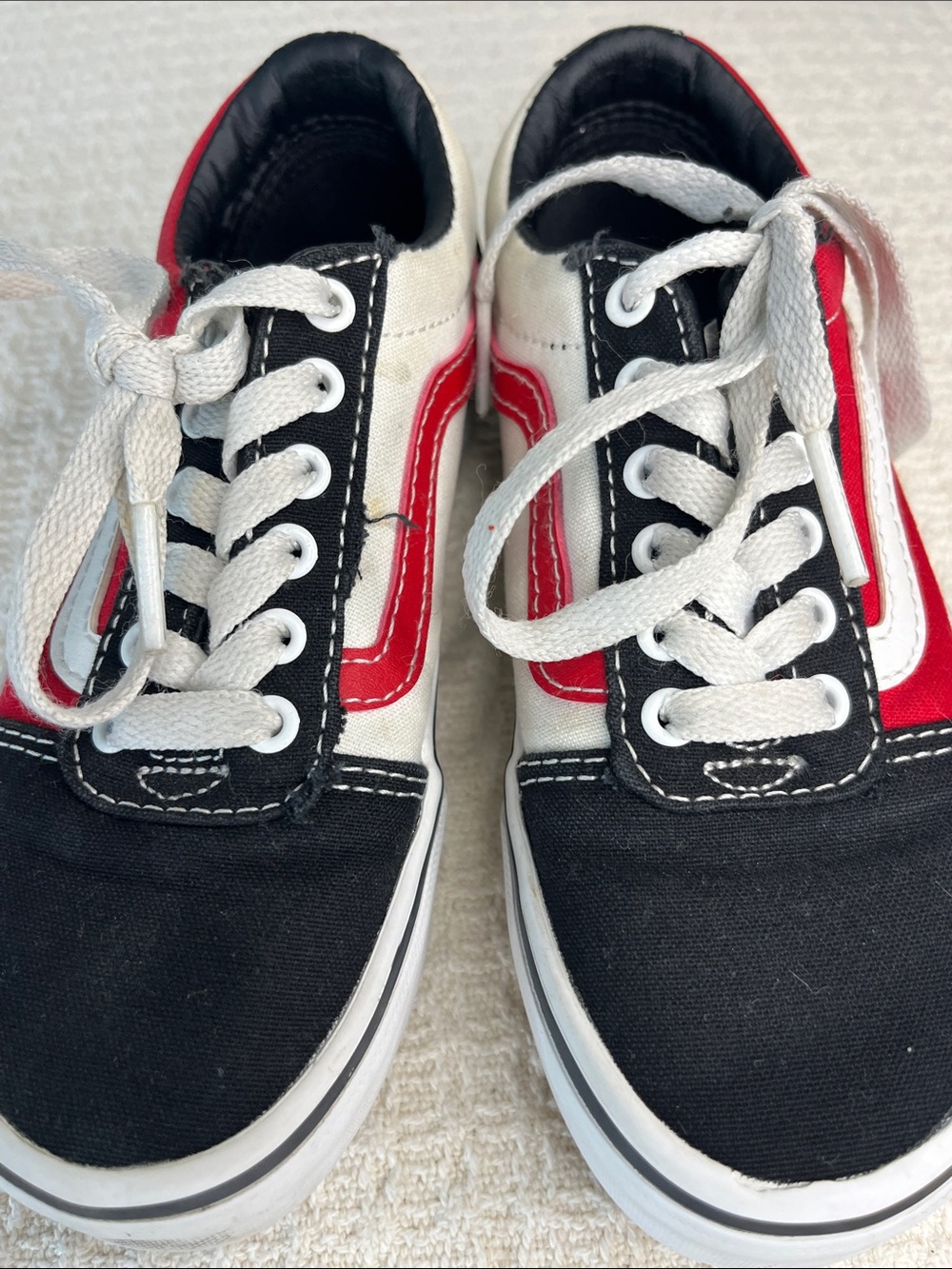 Vans Kids Low-Top Sneaker in Red, Navy, Black & White, sz 12 off the wall" logo